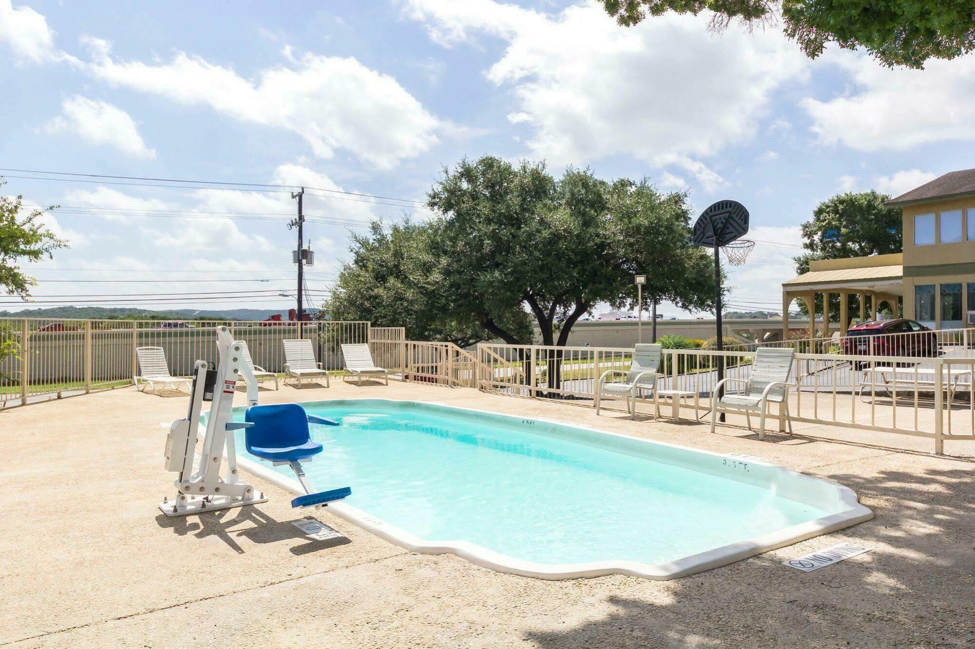 סן אנטוניו Hillview Inn At Six Flags Fiesta מראה חיצוני תמונה