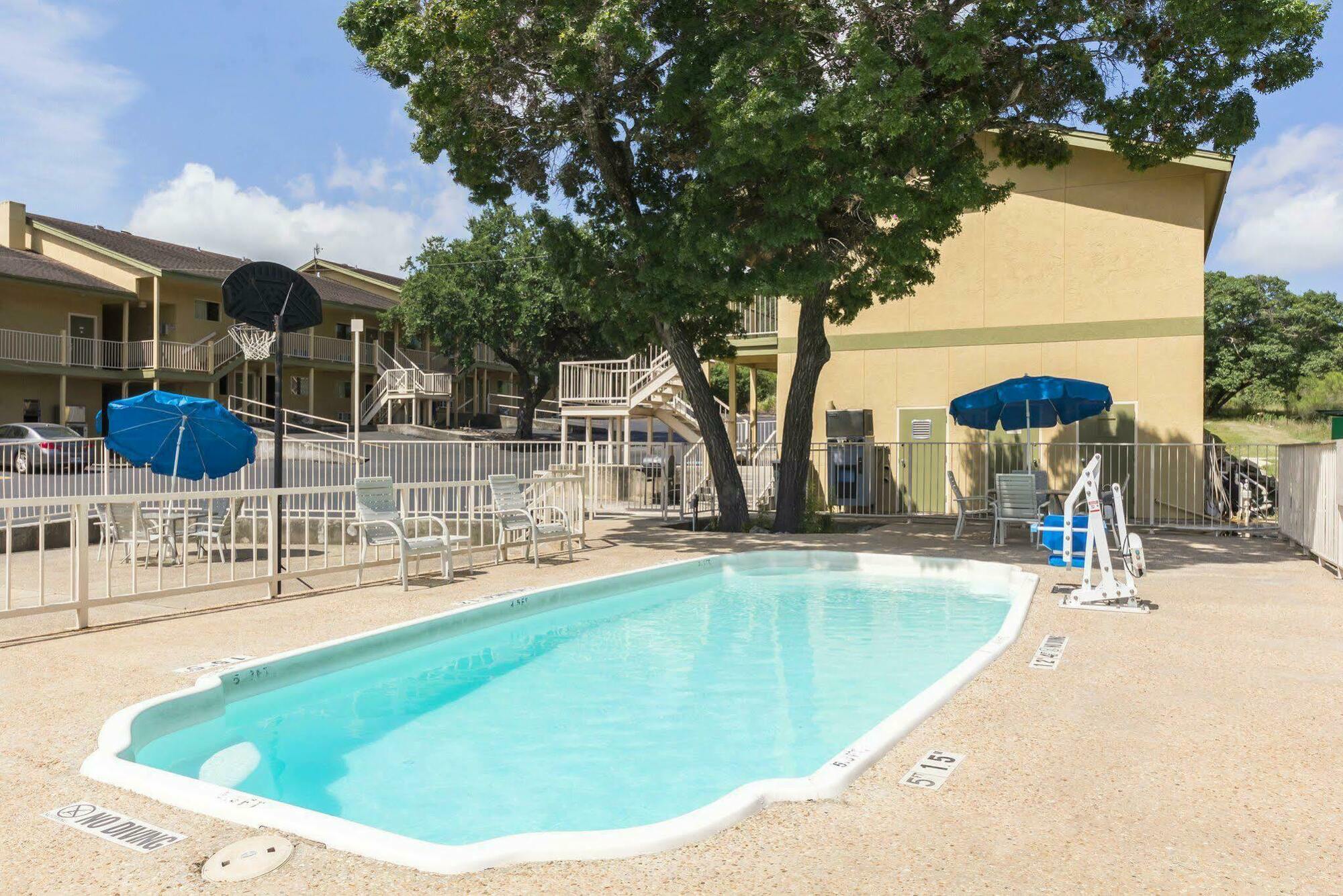 סן אנטוניו Hillview Inn At Six Flags Fiesta מראה חיצוני תמונה